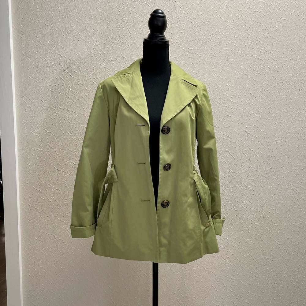 Ellen Tracy Rain Coat with detachable hood Size Small Spring Green